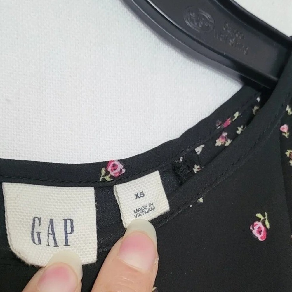 Gap Women Black Pink Floral Flutter Sleeve Cottage Boho Chiffon Career Blouse XS - Picture 2 of 6
